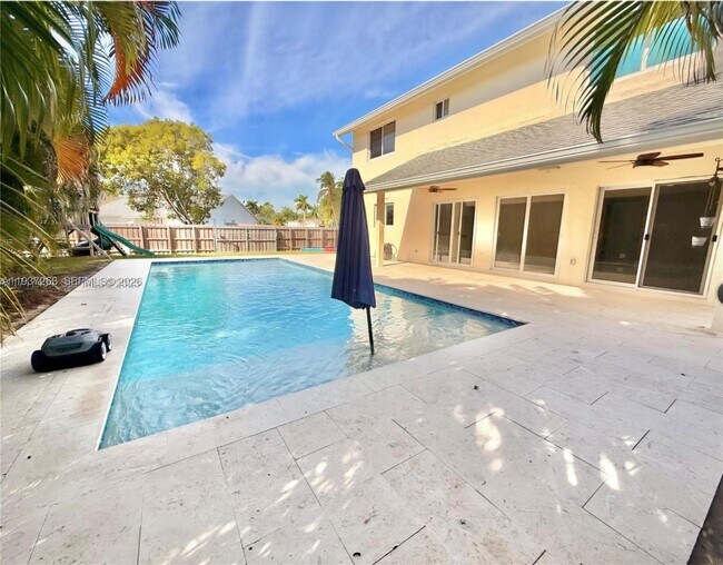 Foto del edificio - 9750 SW 219th St