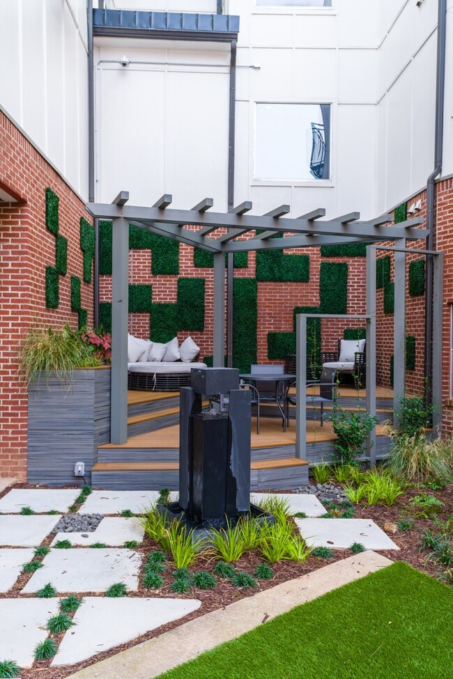 Building Photo - N. Highland Steel