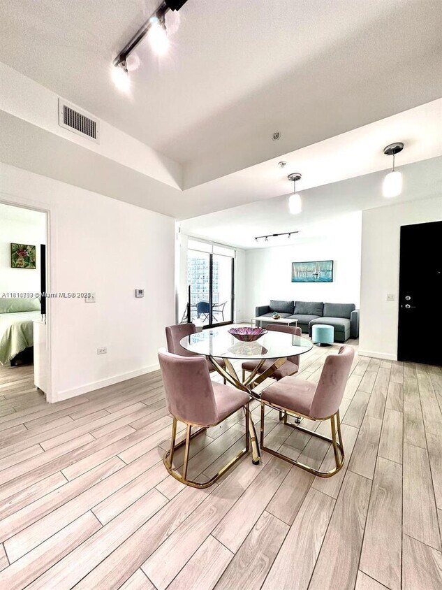 Foto principal - 999 SW 1st Ave