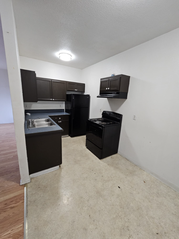 Primary Photo - 16804 SE Division St