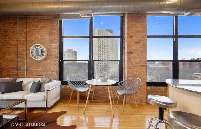 Building Photo - 2024 S Wabash Ave