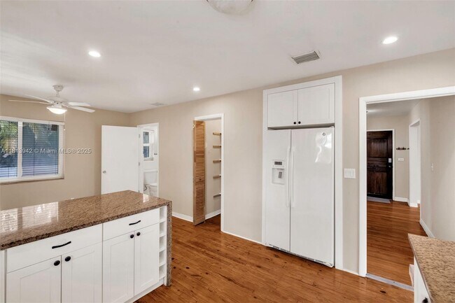 Foto del edificio - 386 NE 99th St