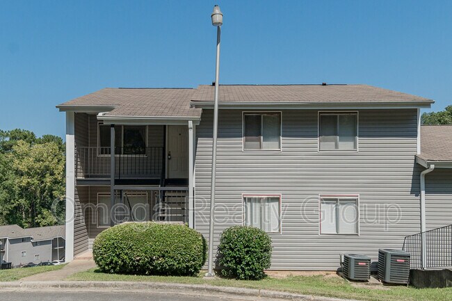 Building Photo - 1701 14th Ave E