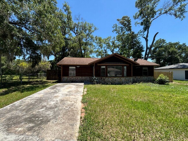 Foto del edificio - Ocala Park Estates / 2/2 ***Won't Last***