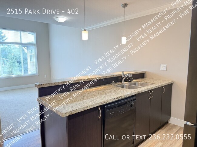 Photo du bâtiment - Top Floor Condo - 2 Parking Spots