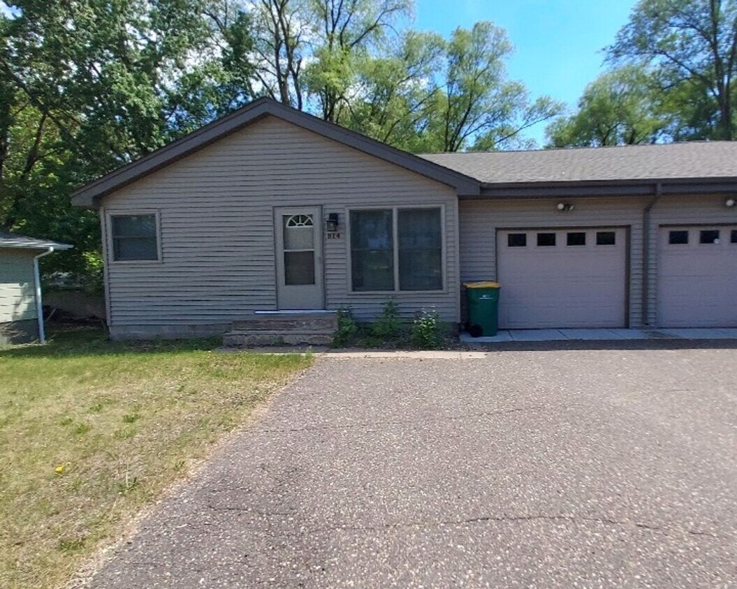 Foto principal - 2 Bedroom 1.5 Bathroom duplex in Hudson