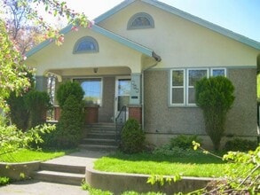 Building Photo - 806 Spring Ave