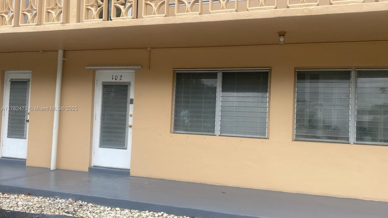 Foto principal - 1450 NE 127th St