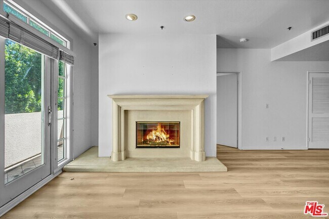 Foto del edificio - 2222 Beachwood Dr