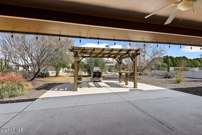 Building Photo - 12614 W Paintbrush Dr