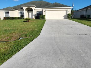 Building Photo - 4209 SW Whitebread Rd