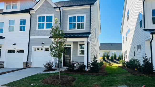 Building Photo - Room in Townhome on Munsing Dr