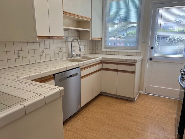 Building Photo - 5954 Balcom Ave