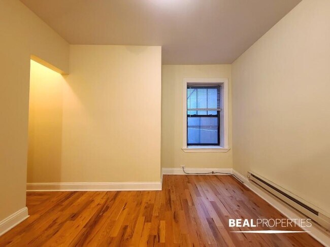Foto del edificio - 0 bedroom in CHICAGO IL 60610