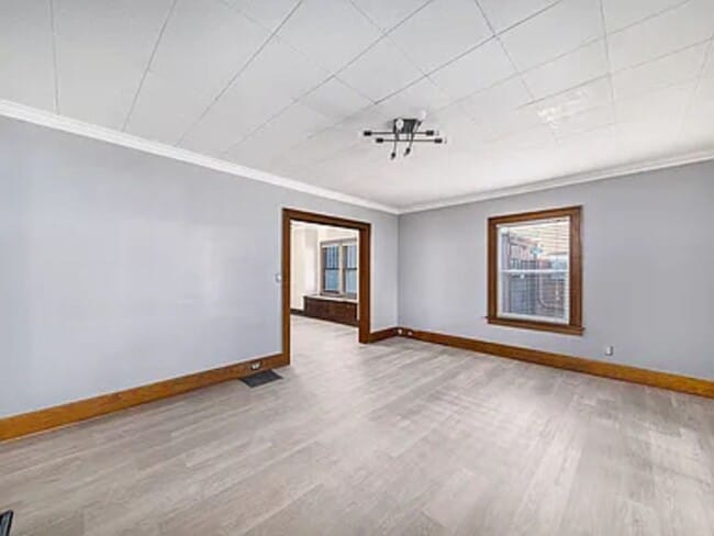 Building Photo - 441 Forest St