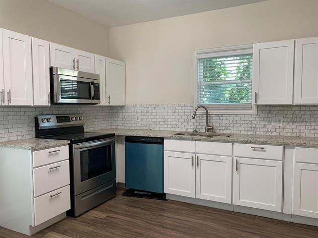 Primary Photo - 2222 W Bond St