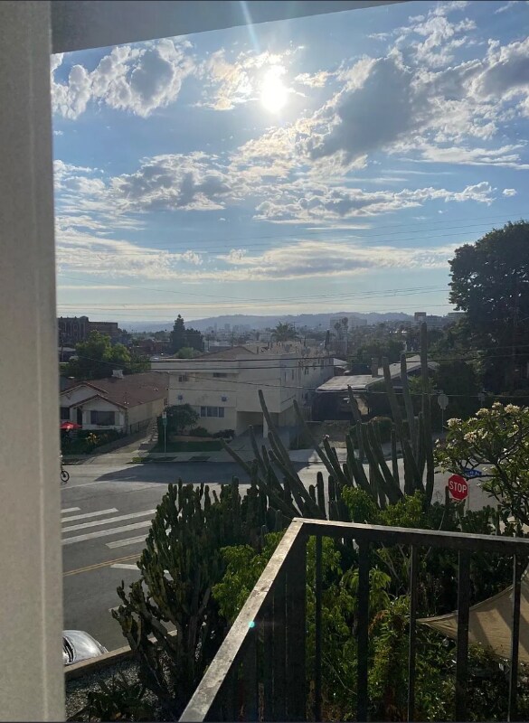 Foto del edificio - 1630 Griffith Park Blvd