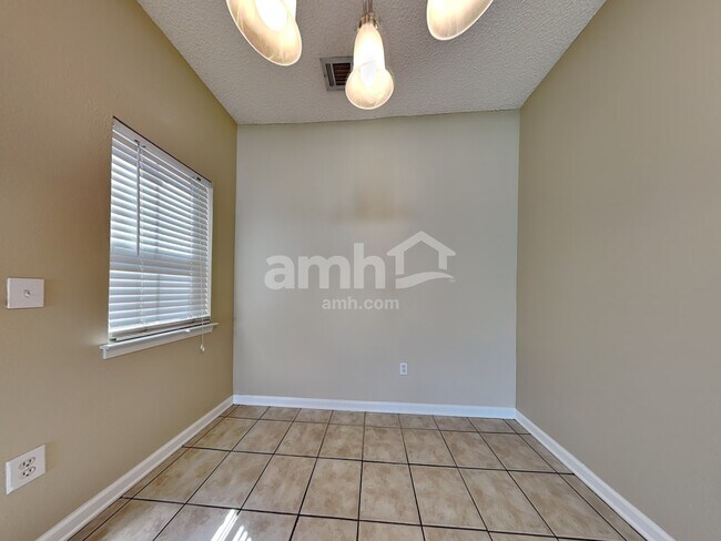 Foto del edificio - 521 Amsonia Cir