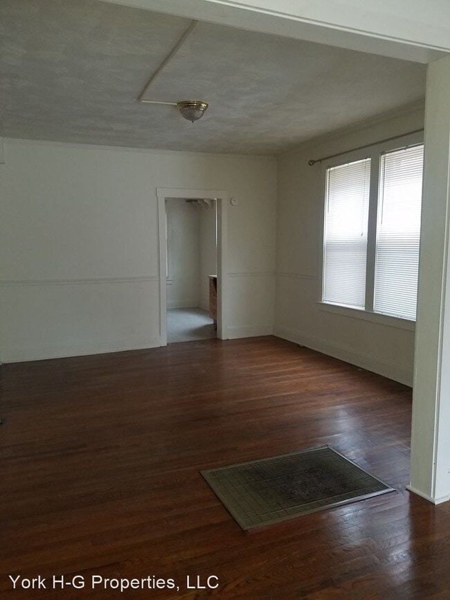 Building Photo - 4 br, 2 bath House - 24 W Water St