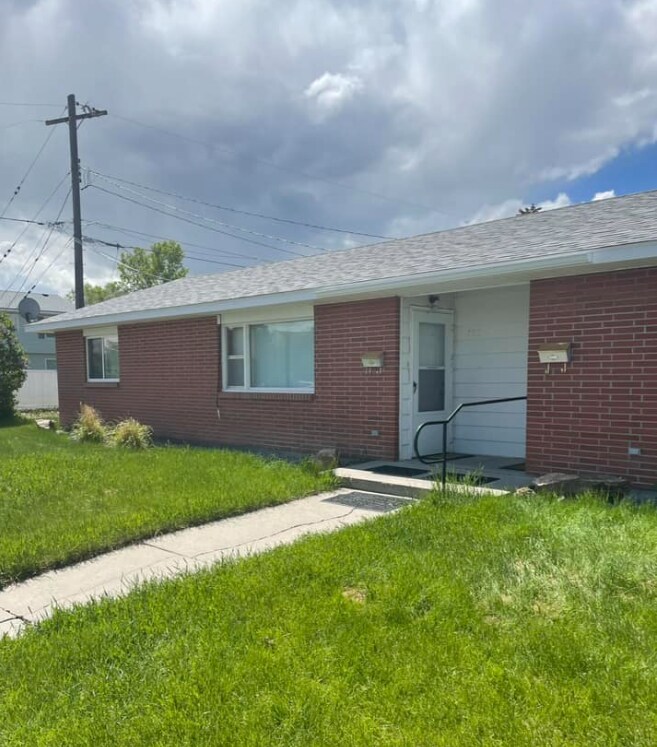 Primary Photo - 704 E Sebree St