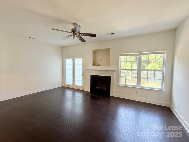 Building Photo - 9858 Treeside Ln