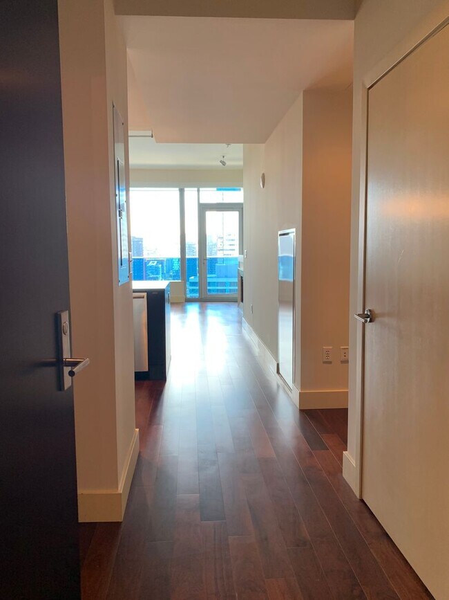 Building Photo - Luxury Living in Olive 8 - Top of the Worl...