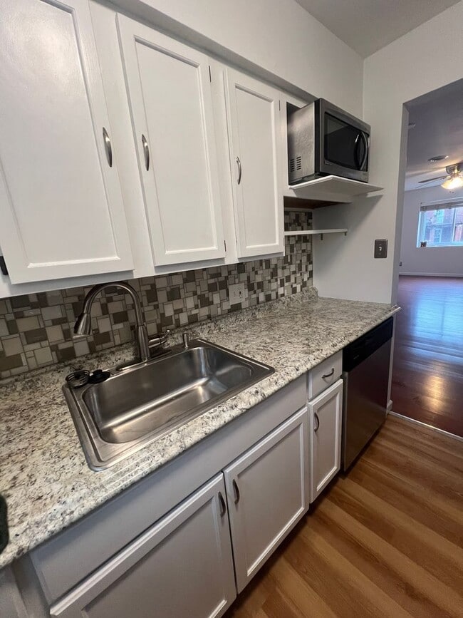 Building Photo - 5533 Southwest Ave