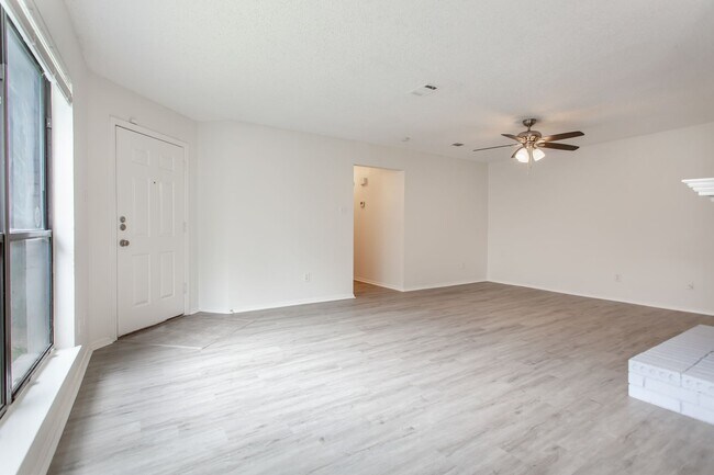 Foto del edificio - 3 bedroom, 2 bath Duplex in a Secluded Part of Duncanville