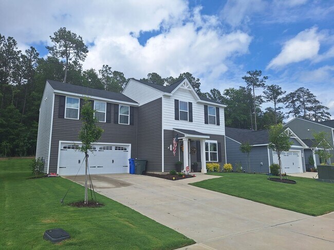 Building Photo - Outstanding Four Bedroom Home Less Than 10...