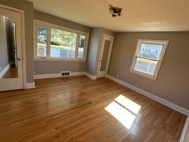 Building Photo - 481 Freeman Ave
