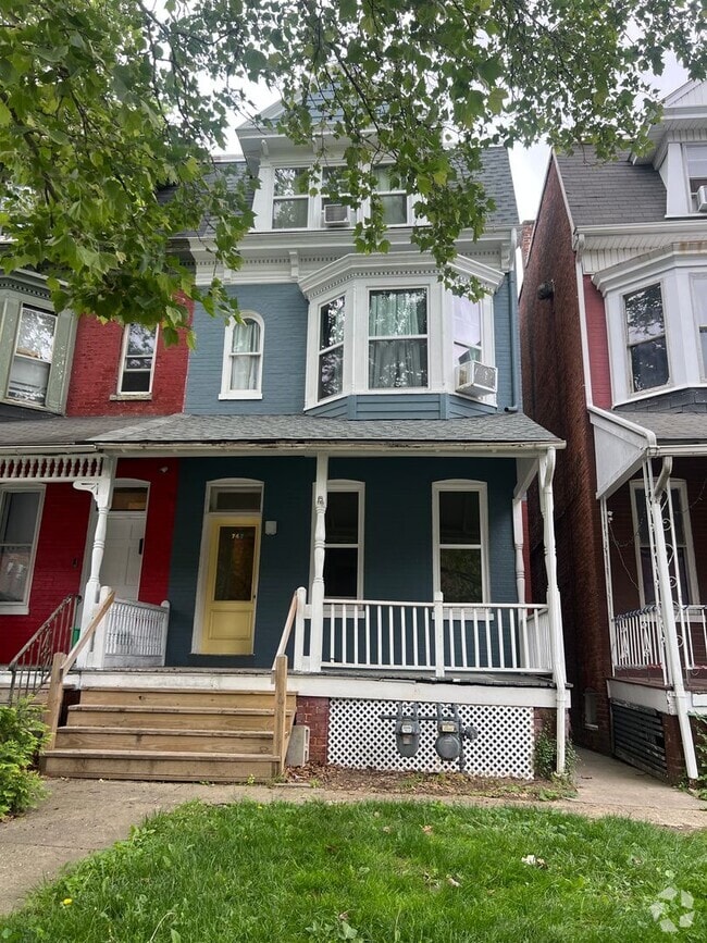 Building Photo - 747 Linden Ave