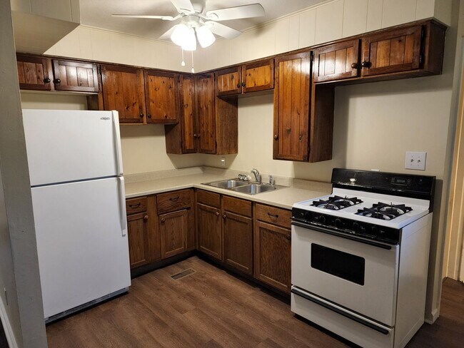Building Photo - Location - Location, 4 Bedrooms, 2 Living ...