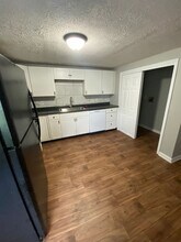 Building Photo - 863 E Main St Ext