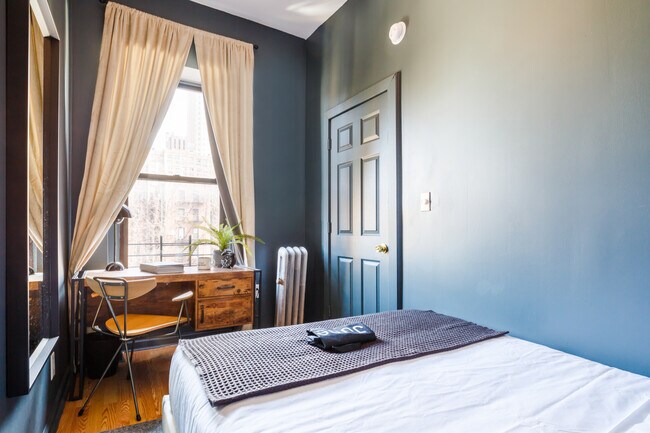 Foto del edificio - 336 W 47th St