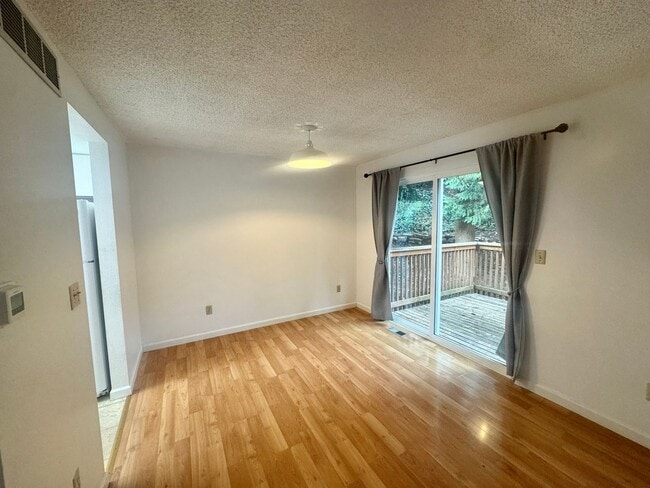 Building Photo - AK Duplex