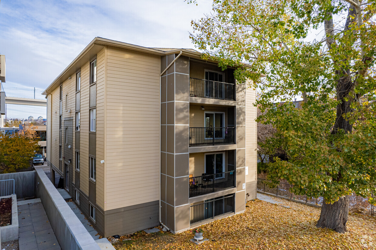 Photo principale - 1916 11th Ave SW
