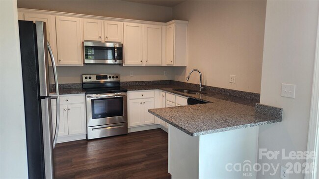 Foto del edificio - 14320 Moss Rd