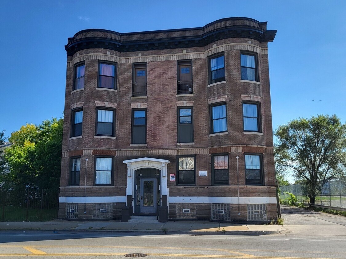 Primary Photo - 139 W Marquette Rd