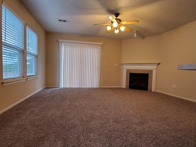 Building Photo - 2019 Hickoryleaf Ln