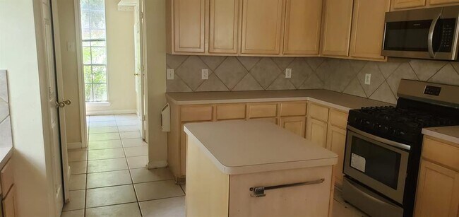Building Photo - 9018 Red Hawk Ct