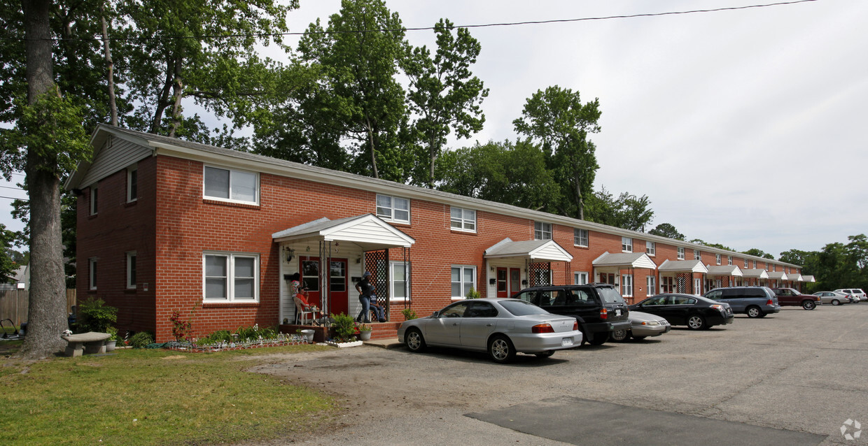 Primary Photo - Skyler Cove Apartments