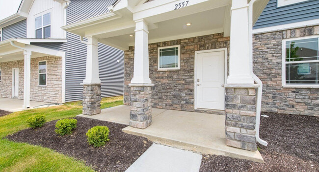 Building Photo - 2557 Lamar Dr
