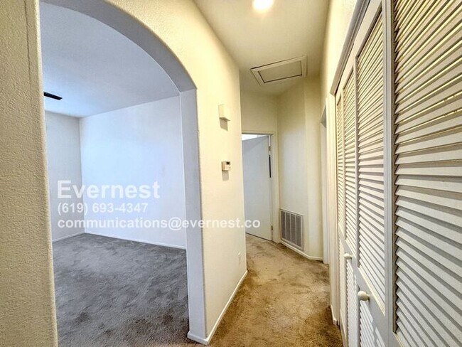Foto del edificio - Charming 2-Bedroom Condo in Peaceful Sabre...