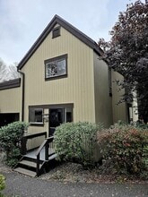 Building Photo - 563 Heritage Vlg