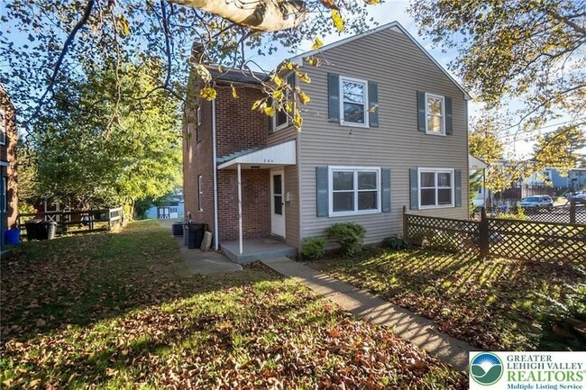 Building Photo - 240 Palmer St