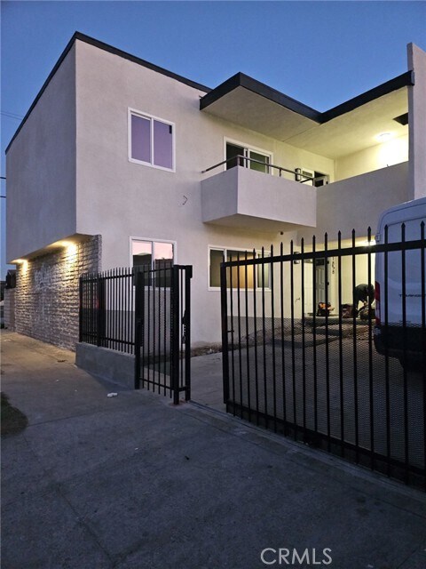 Foto principal - 1858 W 48th St
