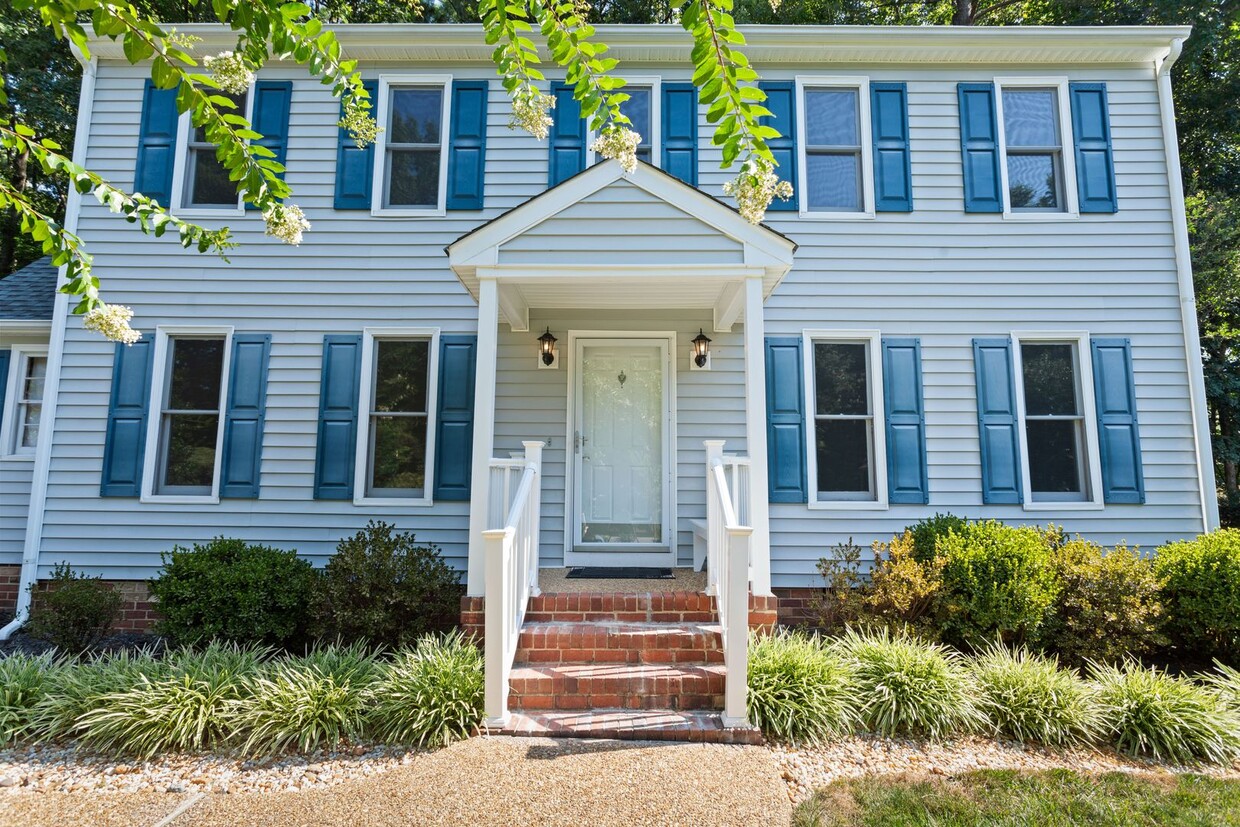 Foto principal - Cozy Colonial on quiet cul-de-sac in Woodl...