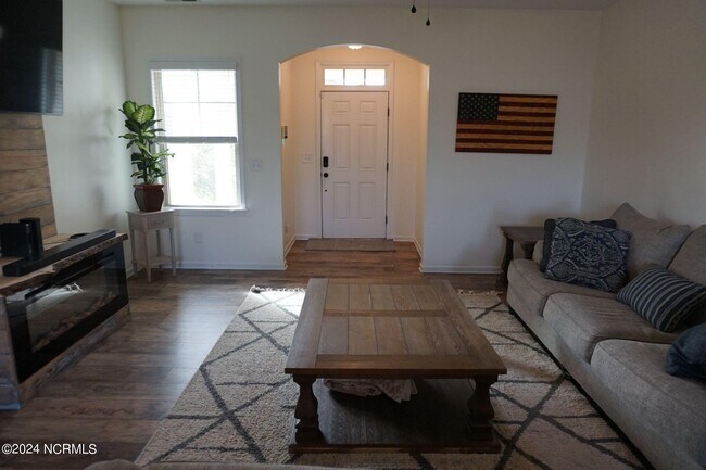 Building Photo - 416 Bald Cypress Ln