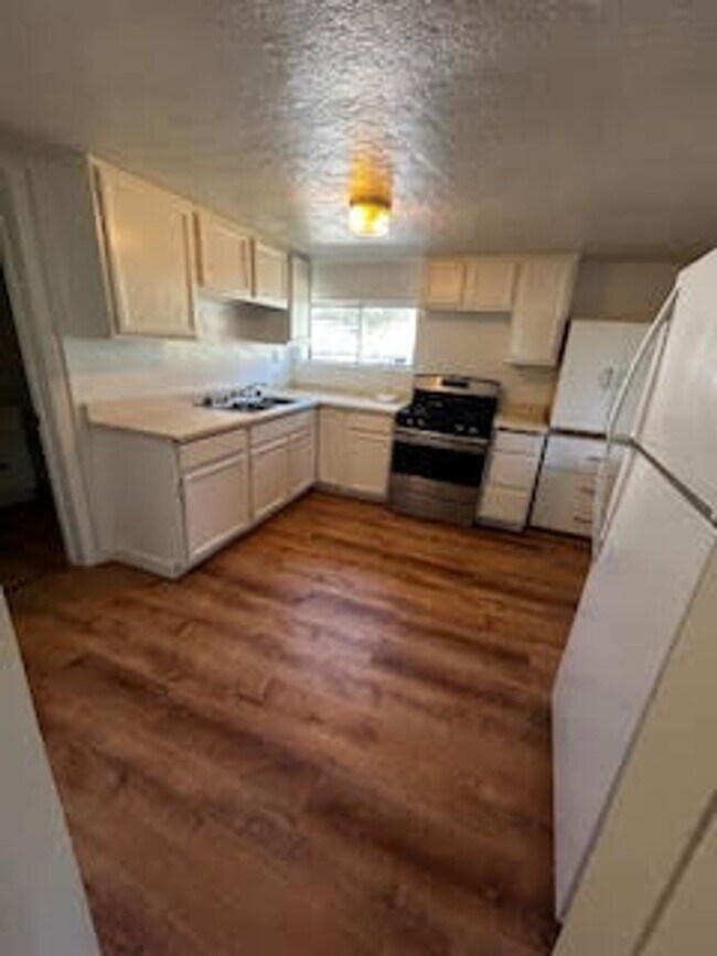 Building Photo - Super Clean 3 Bedroom home!