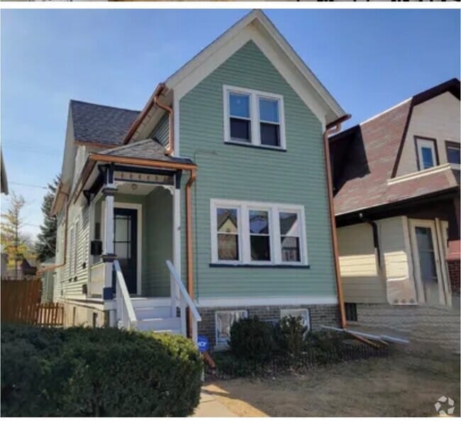 Building Photo - 2973 S Kinnickinnic Ave